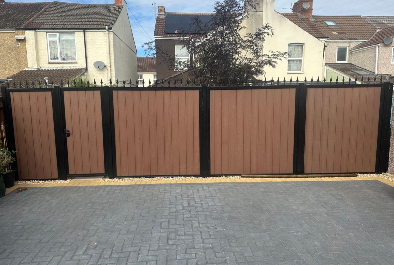SRN Fabrication — steel fencing project, Swindon